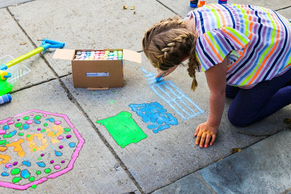 Author and content creator Rebecca Green shows how to create your own sidewalk chalk mural. Sidewalk art is a fun and creative way to make art and is the perfect family outdoor activity. Learn more!