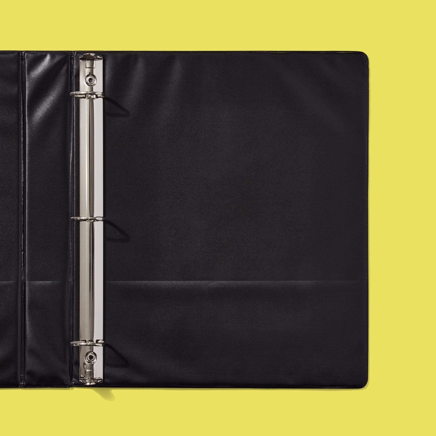 close up of inside of black Avengers icon binder showing inside pockets and D-ring detail