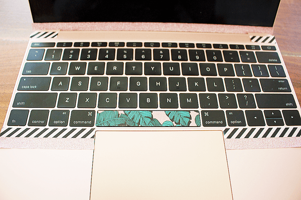 Check out Yoobi's latest DIY tips for styling your laptop. These fun idea's using colorful and printed washi tape is sure to get you tons of attention whether your a student or teacher. When you buy, Yoobi gives. 